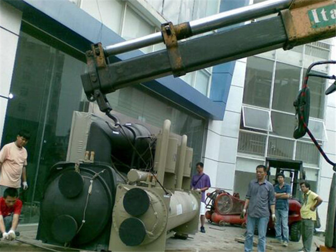 宝应县随车吊和汽车吊的核心区别是什么？哪种更省钱？